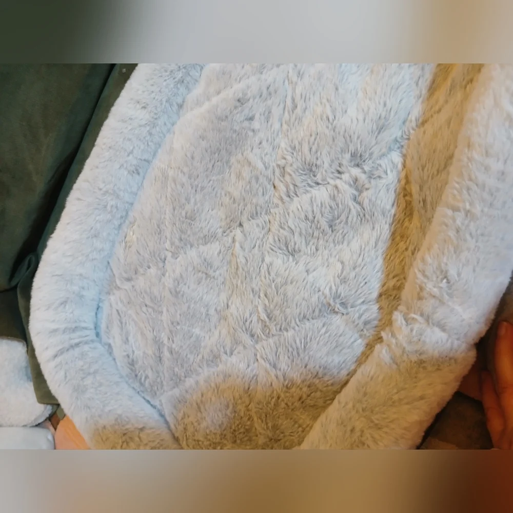 Soft Plush Pet Bed in Light Gray